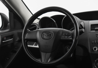 Подержанный автомобиль Mazda 3 Sedan 2012 года (14 фото)