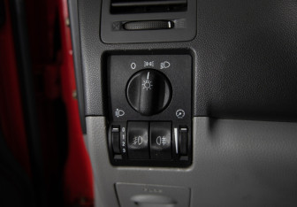 Подержанный автомобиль Suzuki Ignis 2006 года (14 фото)