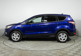 Подержанный автомобиль Ford Kuga 2016 года (8 фото)