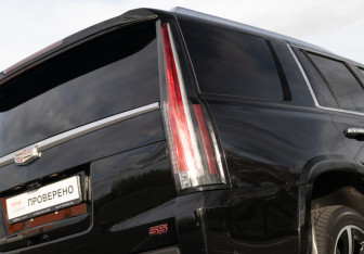 Подержанный автомобиль Cadillac Escalade Suv 2017 года (10 фото)