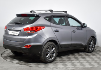 Подержанный автомобиль Hyundai ix35 2015 года (5 фото)