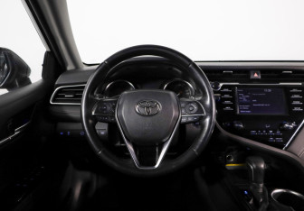 Подержанный автомобиль Toyota Camry Sedan 2021 года (8 фото)