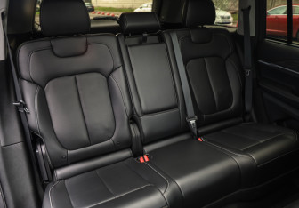 Подержанный автомобиль Jeep Grand Cherokee 2022 года (33 фото)