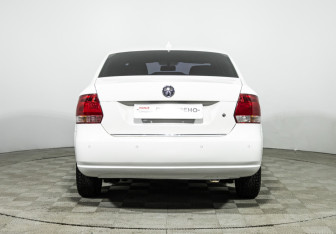 Подержанный автомобиль Volkswagen Polo Sedan 2012 года (6 фото)