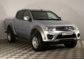 Подержанный автомобиль Mitsubishi L200 2014 года (6 фото)