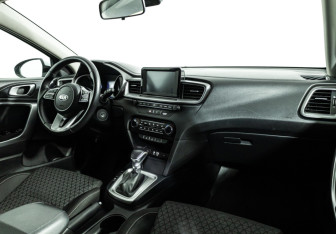 Подержанный автомобиль Kia Ceed Wagon 2019 года (9 фото)