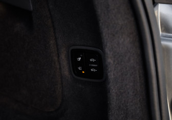 Подержанный автомобиль Porsche Cayenne 2015 года (34 фото)