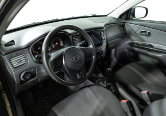 Подержанный автомобиль Kia Rio Hatchback 2011 года (11 фото)