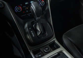 Подержанный автомобиль Ford Kuga 2017 года (19 фото)