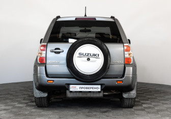 Подержанный автомобиль Suzuki Grand Vitara 2008 года (6 фото)