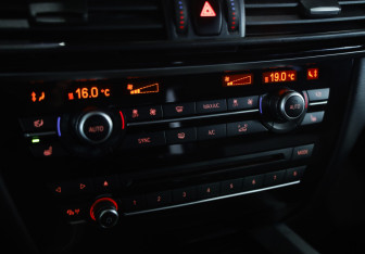 Подержанный автомобиль BMW X5 2017 года (20 фото)