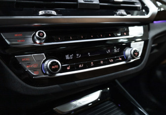Подержанный автомобиль BMW X3 2020 года (32 фото)