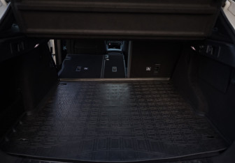 Подержанный автомобиль Jaguar F-Pace 2018 года (34 фото)