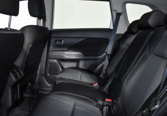 Подержанный автомобиль Mitsubishi Outlander 2021 года (12 фото)