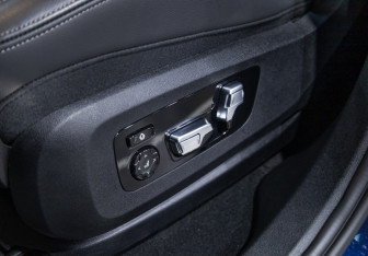 Подержанный автомобиль BMW X6 2021 года (24 фото)