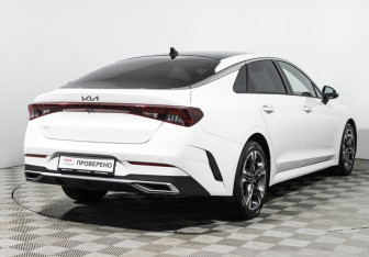 Подержанный автомобиль Kia K5 2022 года (5 фото)