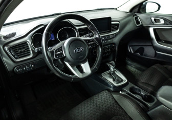 Подержанный автомобиль Kia Ceed Hatchback 2020 года (11 фото)