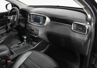 Подержанный автомобиль Kia Sorento 2018 года (13 фото)