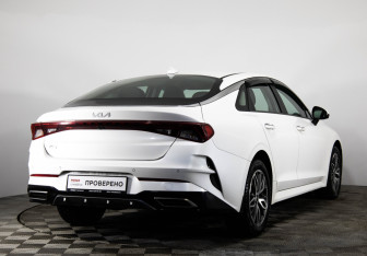 Подержанный автомобиль Kia K5 2022 года (5 фото)