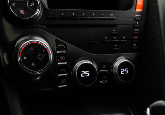 Подержанный автомобиль Citroen DS5 2012 года (17 фото)