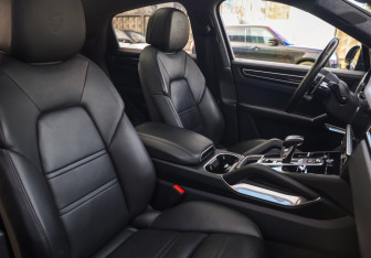 Подержанный автомобиль Porsche Cayenne 2019 года (29 фото)