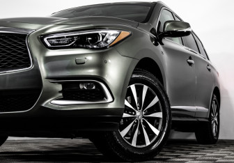 Подержанный автомобиль Infiniti QX60 2016 года (2 фото)