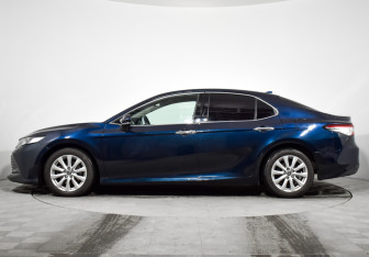 Подержанный автомобиль Toyota Camry Sedan 2018 года (8 фото)