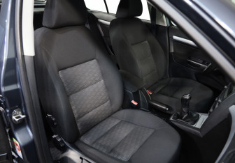 Подержанный автомобиль Skoda Octavia Liftback 2011 года (17 фото)