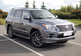 Подержанный автомобиль Lexus LX 2014 года (6 фото)