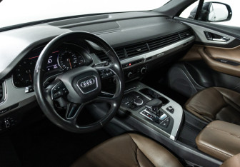 Подержанный автомобиль Audi Q7 2017 года (11 фото)