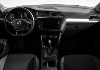 Подержанный автомобиль Volkswagen Tiguan 2020 года (16 фото)