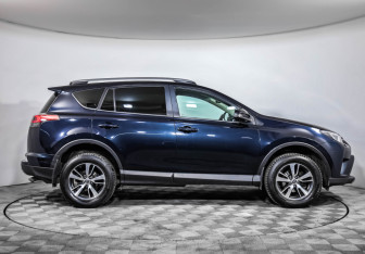 Подержанный автомобиль Toyota RAV4 2018 года (4 фото)