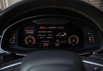 Подержанный автомобиль Audi Q8 2019 года (14 фото)