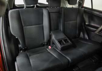 Подержанный автомобиль Toyota RAV4 2014 года (22 фото)