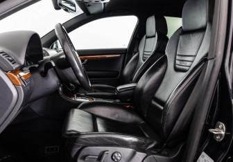 Подержанный автомобиль Audi S4 Sedan 2005 года (21 фото)