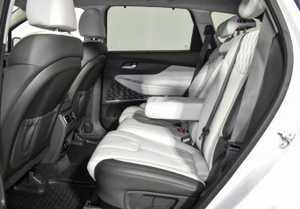 Подержанный автомобиль Hyundai Santa Fe 2022 года (13 фото)