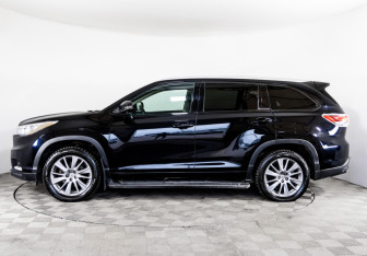 Подержанный автомобиль Toyota Highlander 2014 года (8 фото)