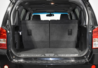 Подержанный автомобиль Nissan Pathfinder 2007 года (22 фото)
