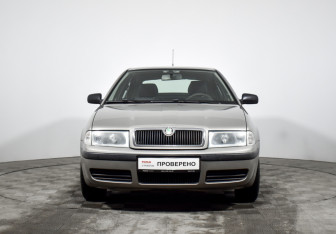 Подержанный автомобиль Skoda Octavia Liftback 2010 года (2 фото)
