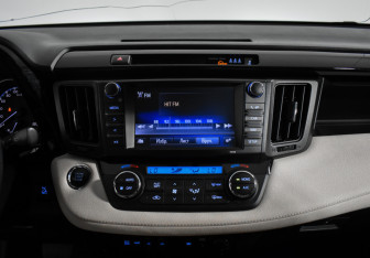 Подержанный автомобиль Toyota RAV4 2019 года (16 фото)