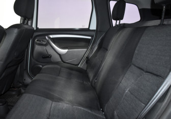 Подержанный автомобиль Renault Duster 2013 года (12 фото)