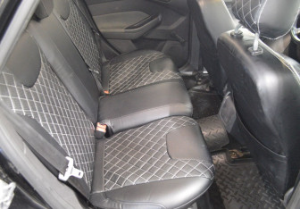 Подержанный автомобиль Ford Focus Hatchback 2011 года (13 фото)