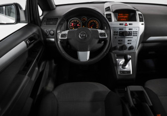 Подержанный автомобиль Opel Zafira Compactvan 2012 года (11 фото)