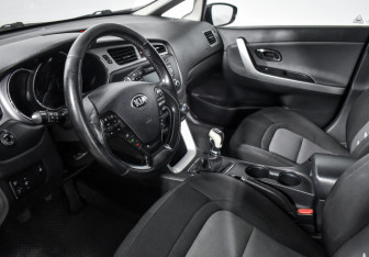 Подержанный автомобиль Kia Ceed Hatchback 2012 года (9 фото)