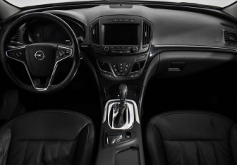 Подержанный автомобиль Opel Insignia Liftback 2013 года (15 фото)
