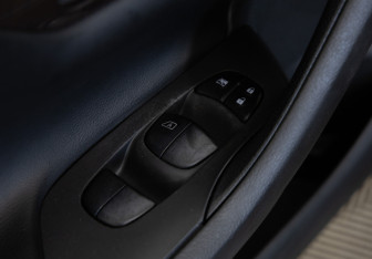 Подержанный автомобиль Nissan Teana 2014 года (18 фото)