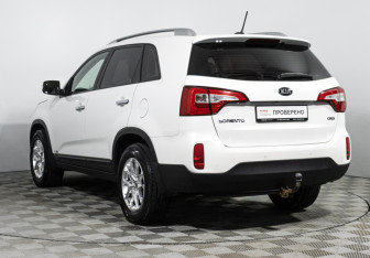 Подержанный автомобиль Kia Sorento 2015 года (7 фото)