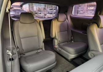 Подержанный автомобиль Kia Carnival 2020 года (29 фото)