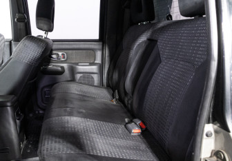 Подержанный автомобиль Mitsubishi L200 2005 года (10 фото)