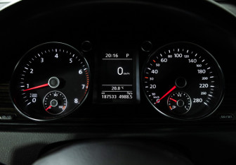Подержанный автомобиль Volkswagen Passat CC 2013 года (12 фото)